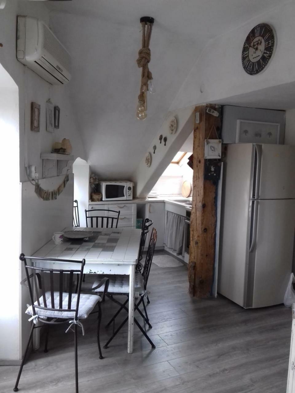 Apartment Vintage Art Split Ngoại thất bức ảnh
